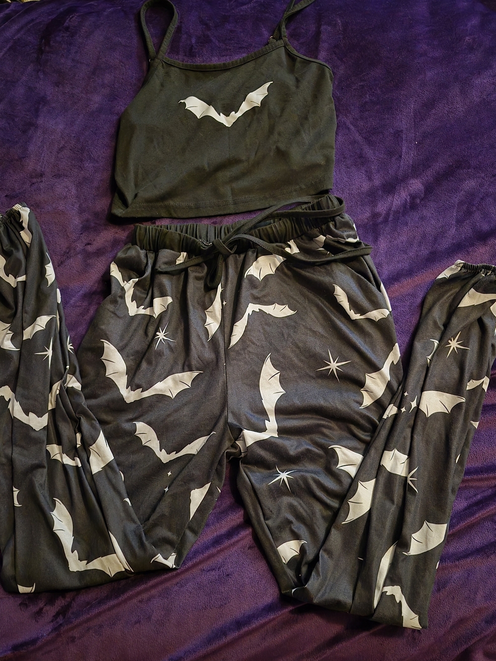 🛍🛒ROMWE Black Pajama Set with White Bat Print - Crop Tank & Pants🦇🦇
